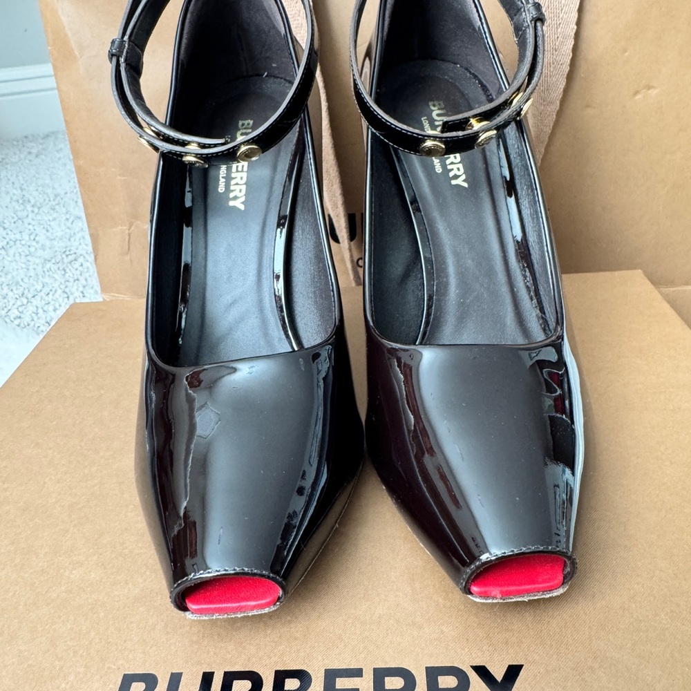 Burberry Jermyn 105 Pumps in Coffee (37) - Picture 3 of 11